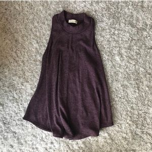 BUNDLE OF TWO SLEEVELESS TURTLENECK TOPS
